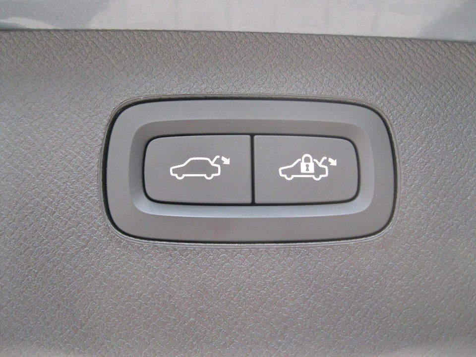 Volvo XC90 B6 Benzin R-Design - Samsaru's Car Outlet
