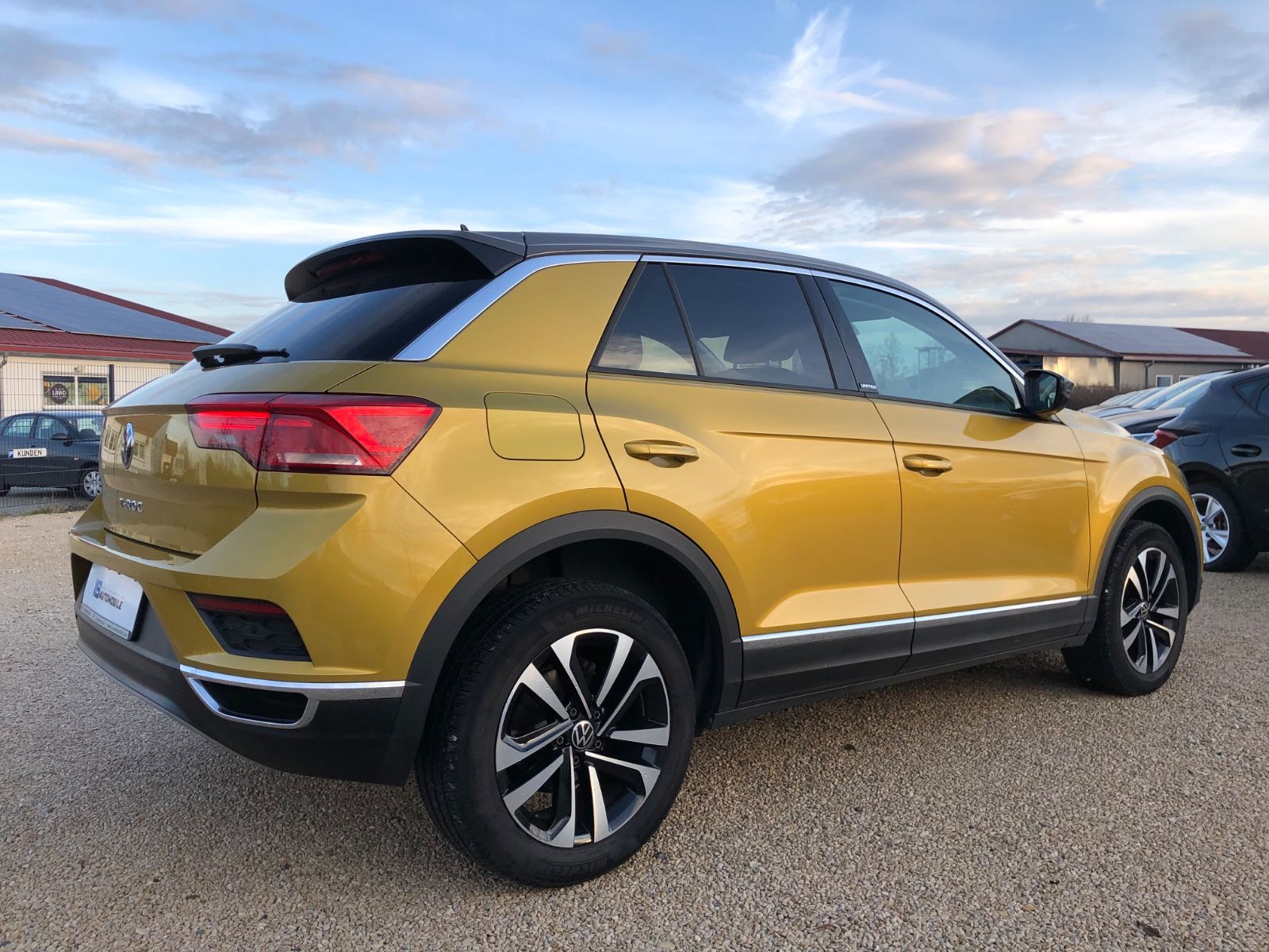 Volkswagen T-Roc United - Samsaru's Car Outlet