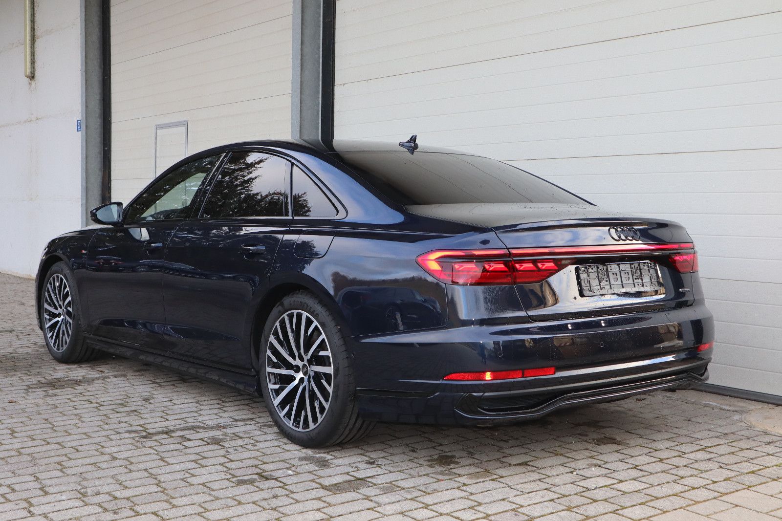 Audi A8 60 TFSI e qu S-Line Black - Samsaru's Car Outlet