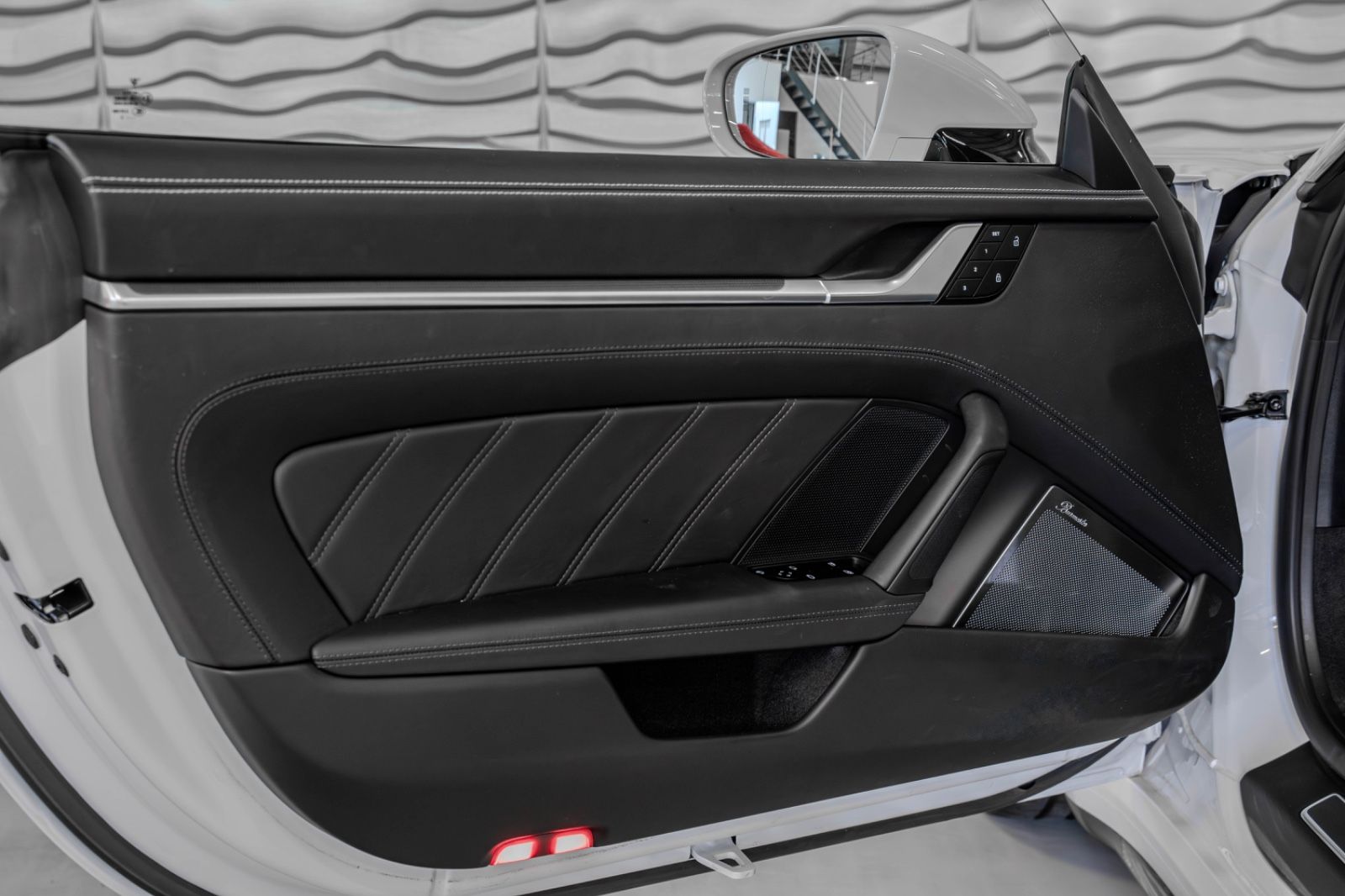 Porsche 911 Turbo S - Samsaru's Car Outlet