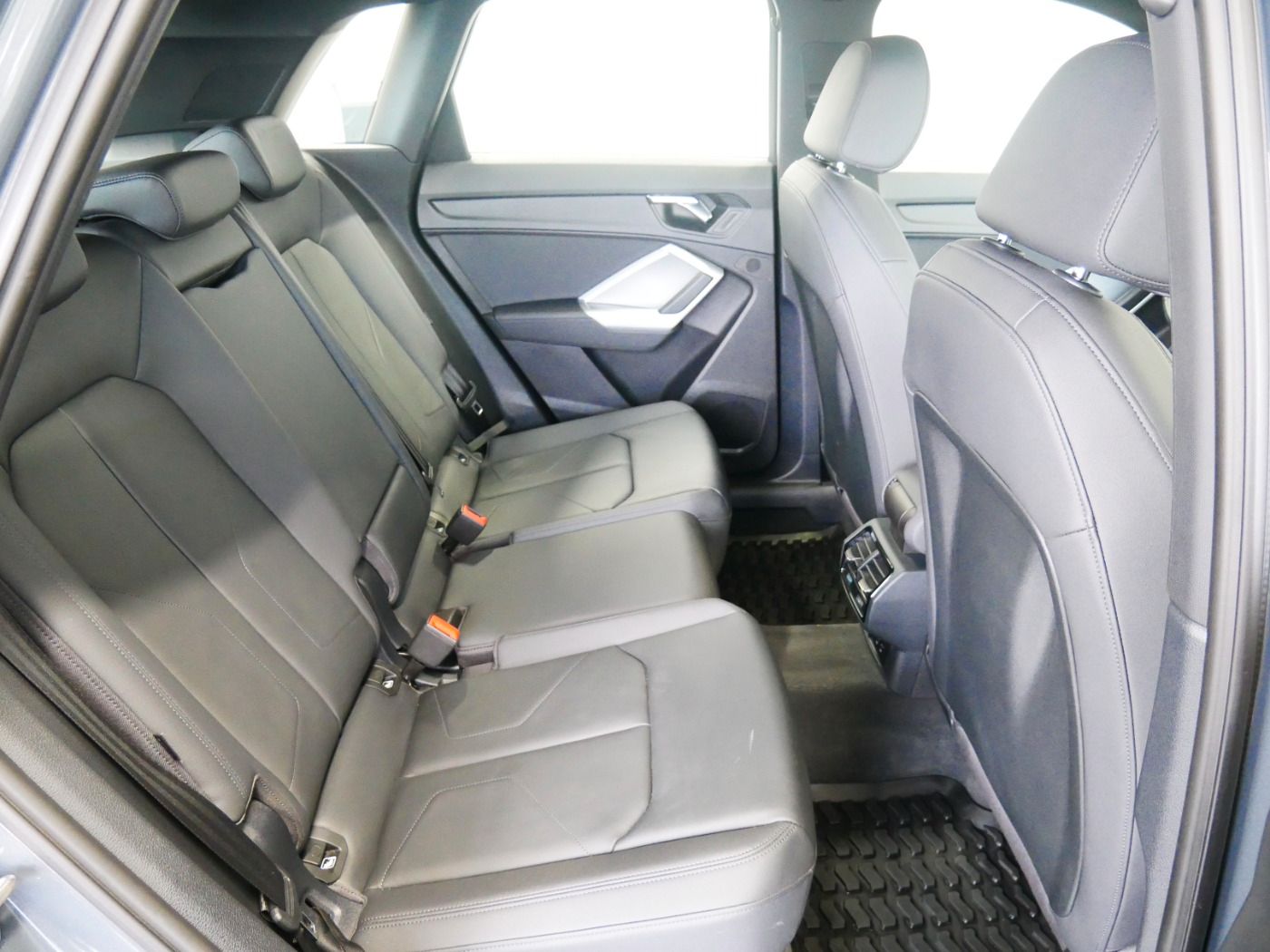 Audi Q3 35 TDI quattro advanced - Samsaru's Car Outlet