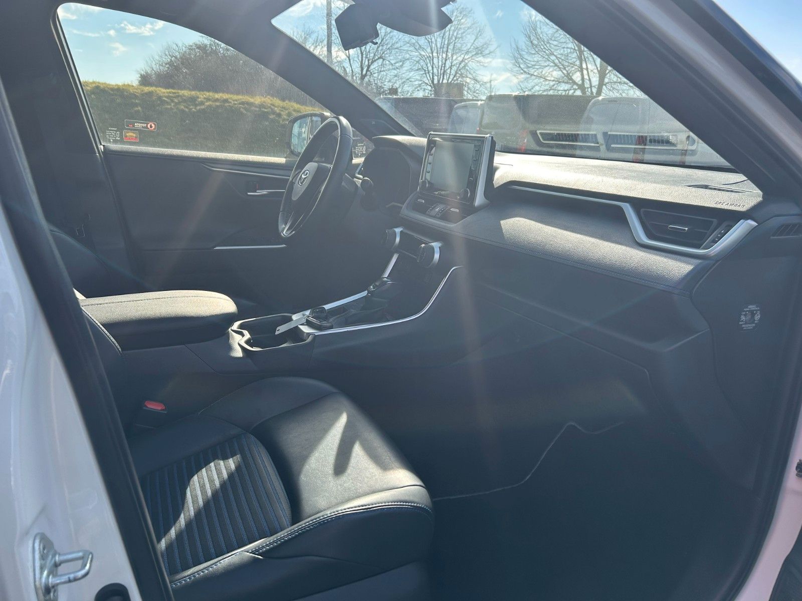 Toyota RAV4 Hybrid Style - Samsaru's Car Outlet