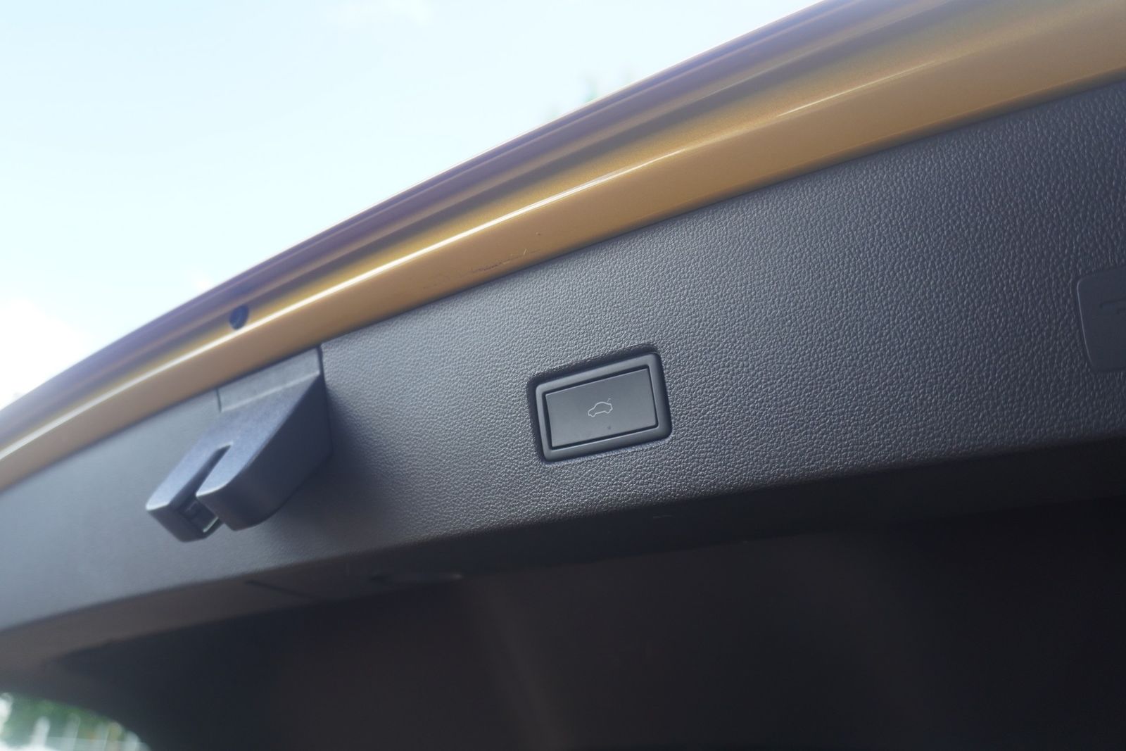 Volkswagen T-Roc 2.0 TSI R 4Motion DSG - Samsaru's Car Outlet