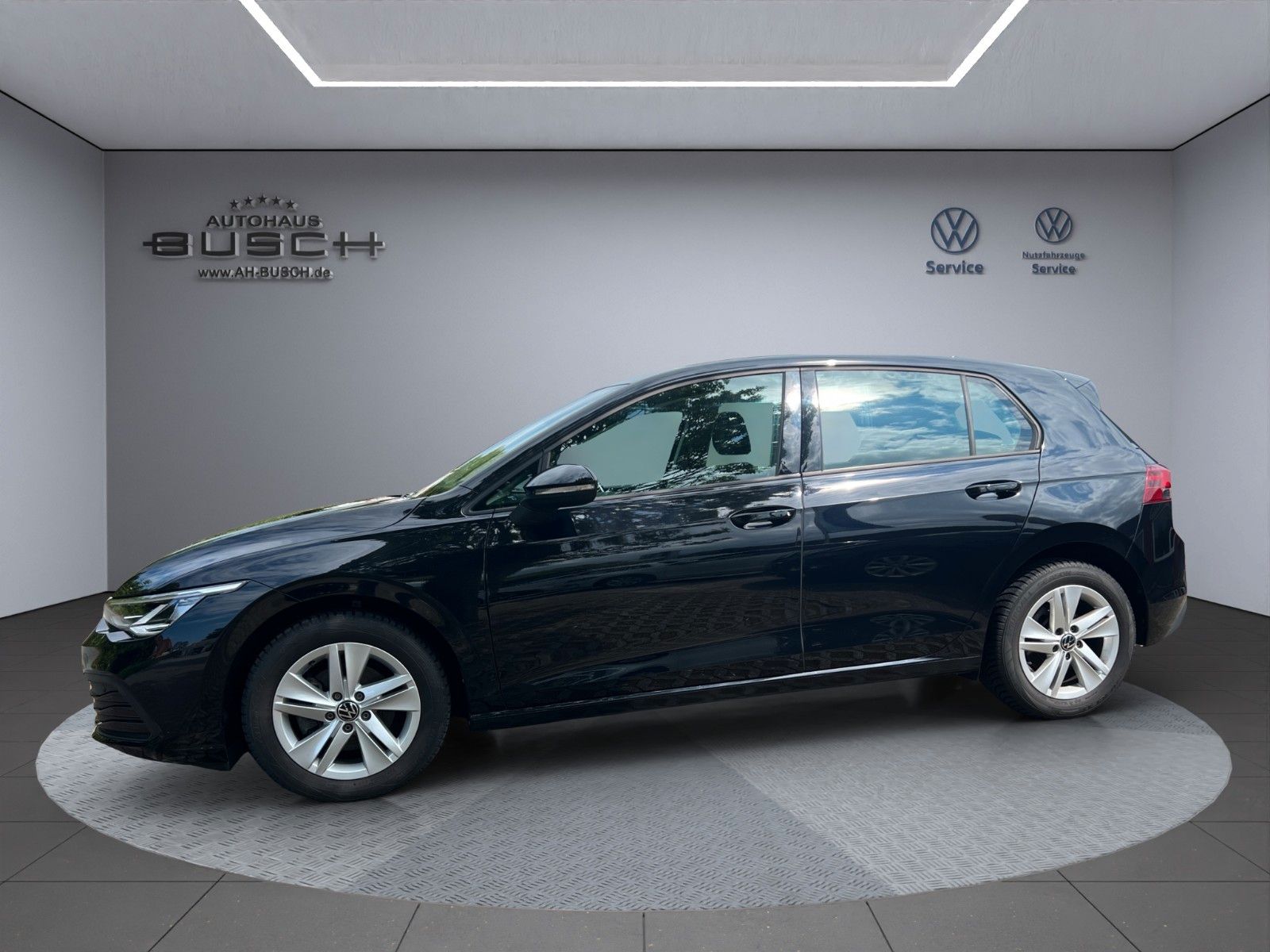 Volkswagen Golf VIII Life 1.5 TSI - Samsaru's Car Outlet