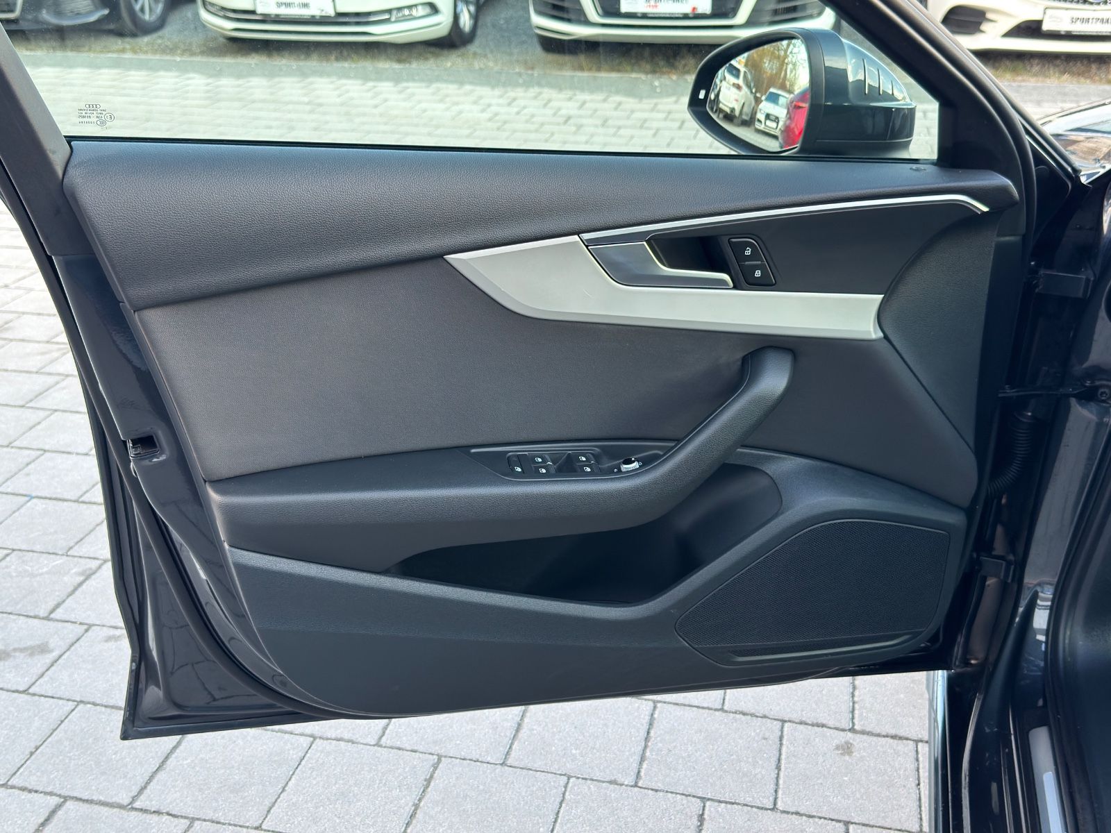Audi A4 Av.40 TDI advanced S-Tr. - Samsaru's Car Outlet