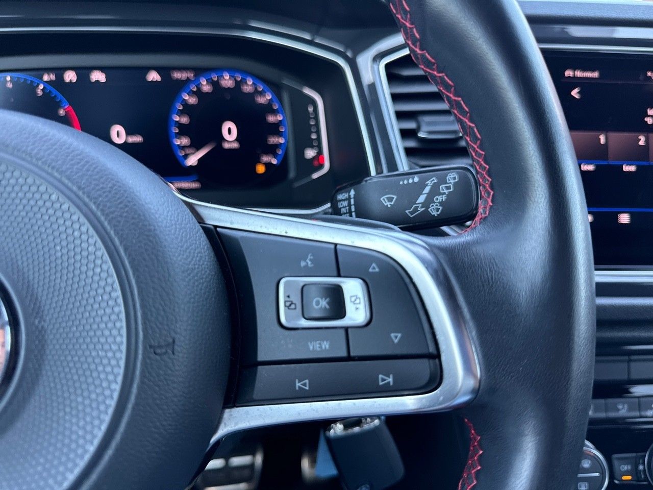 Volkswagen T-Roc Sport - Samsaru's Car Outlet