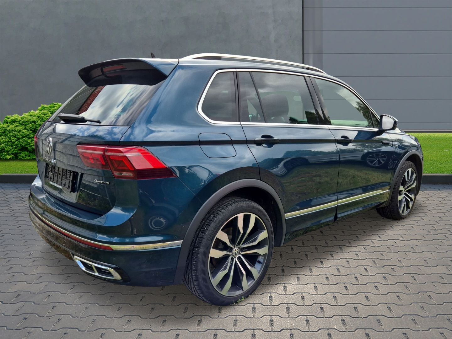 Volkswagen Tiguan 4Motion 2.0 TDI R-Line - Samsaru's Car Outlet