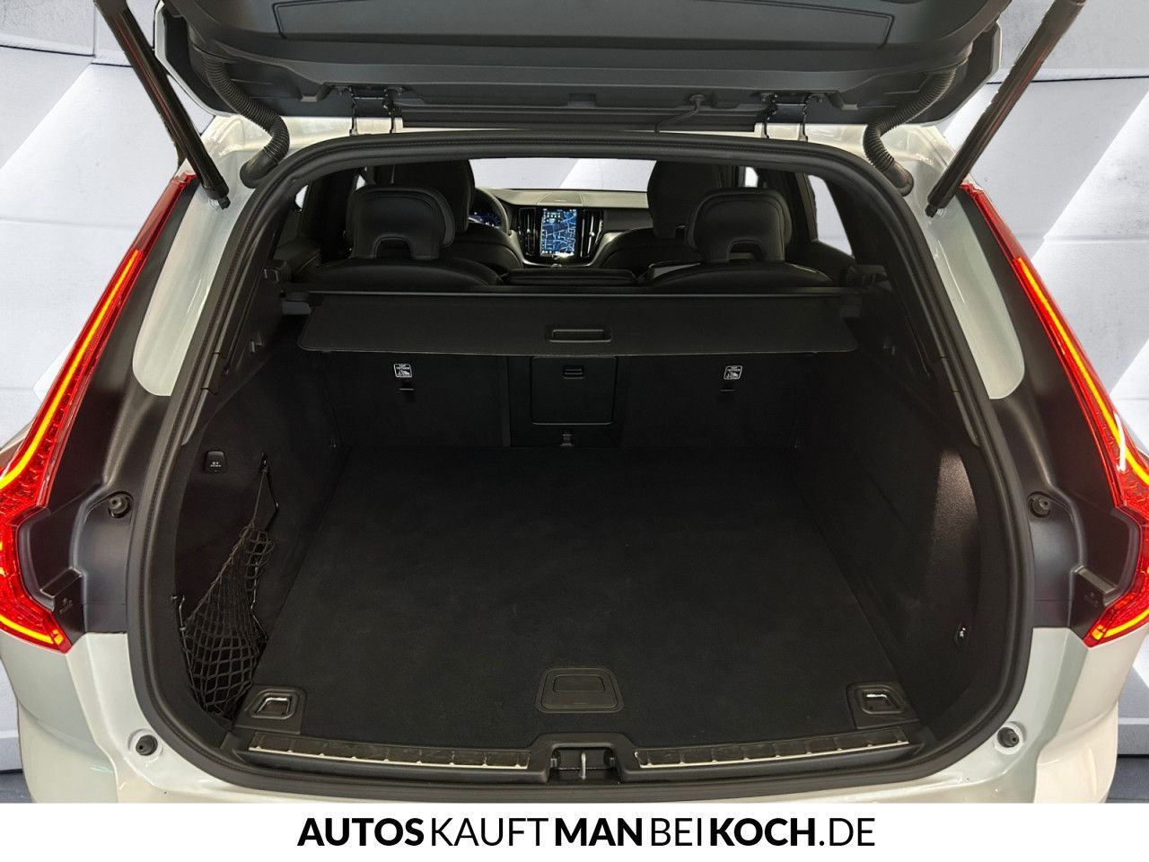 Volvo XC60 B5 AWD Plus Dark ACC BLIS AHK 4SHz VLED H&K