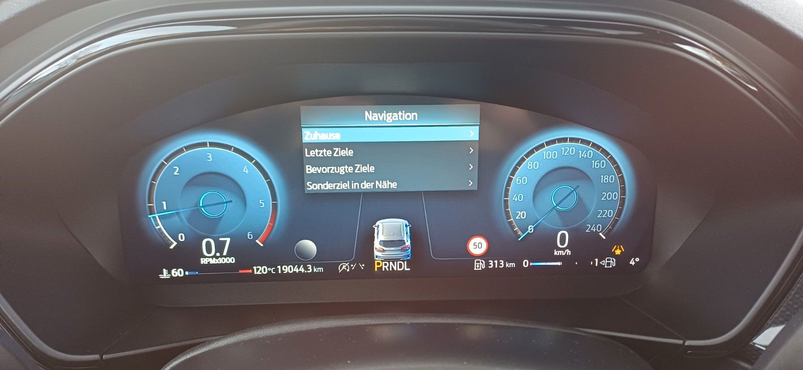 Ford Focus ST Line X-8Gang-Leder-Navi-Kamera-Pano-AHK