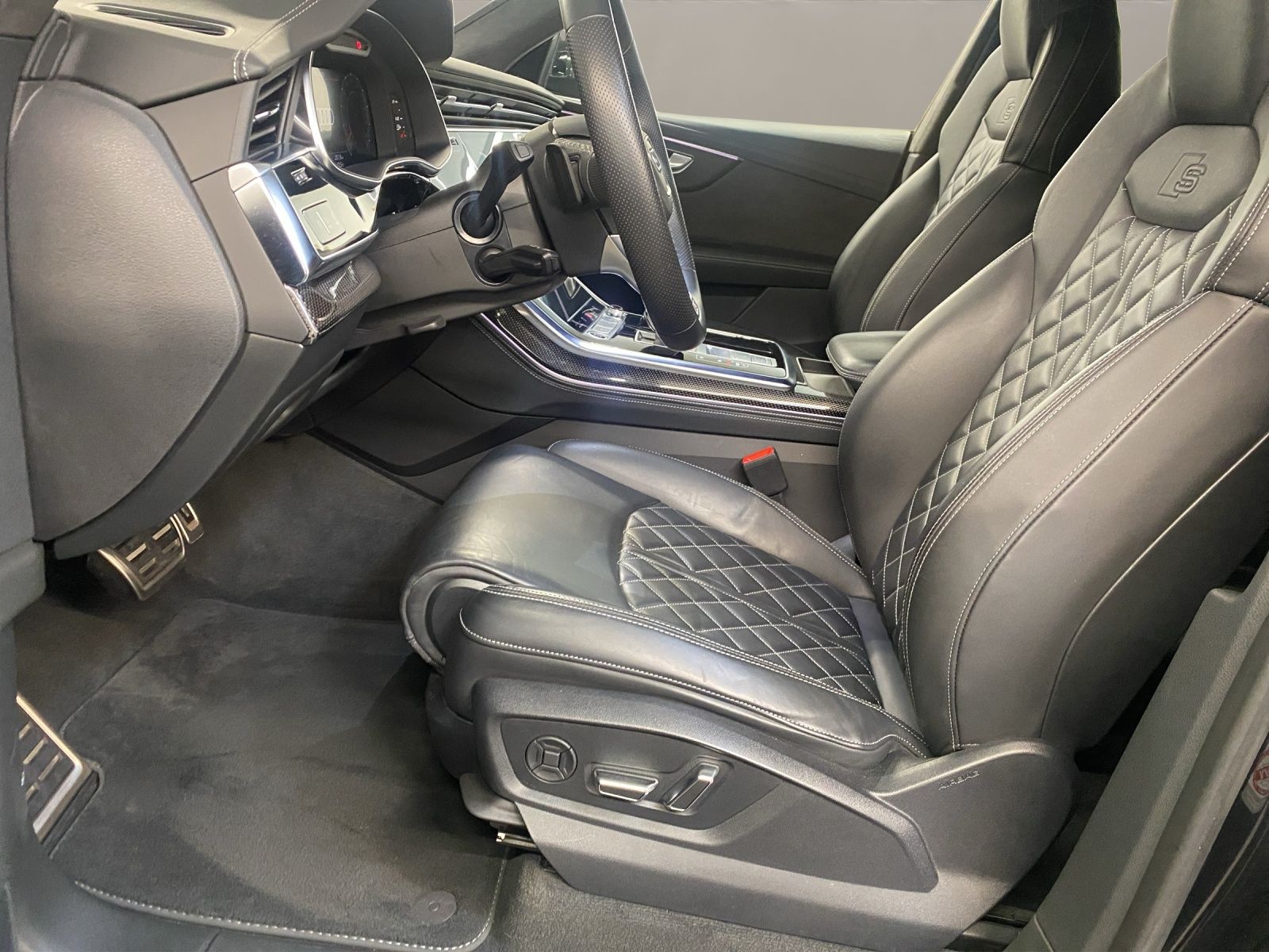 Audi Q8 55 3.0 TFSI quattro competition plus S-line - Samsaru's Car Outlet