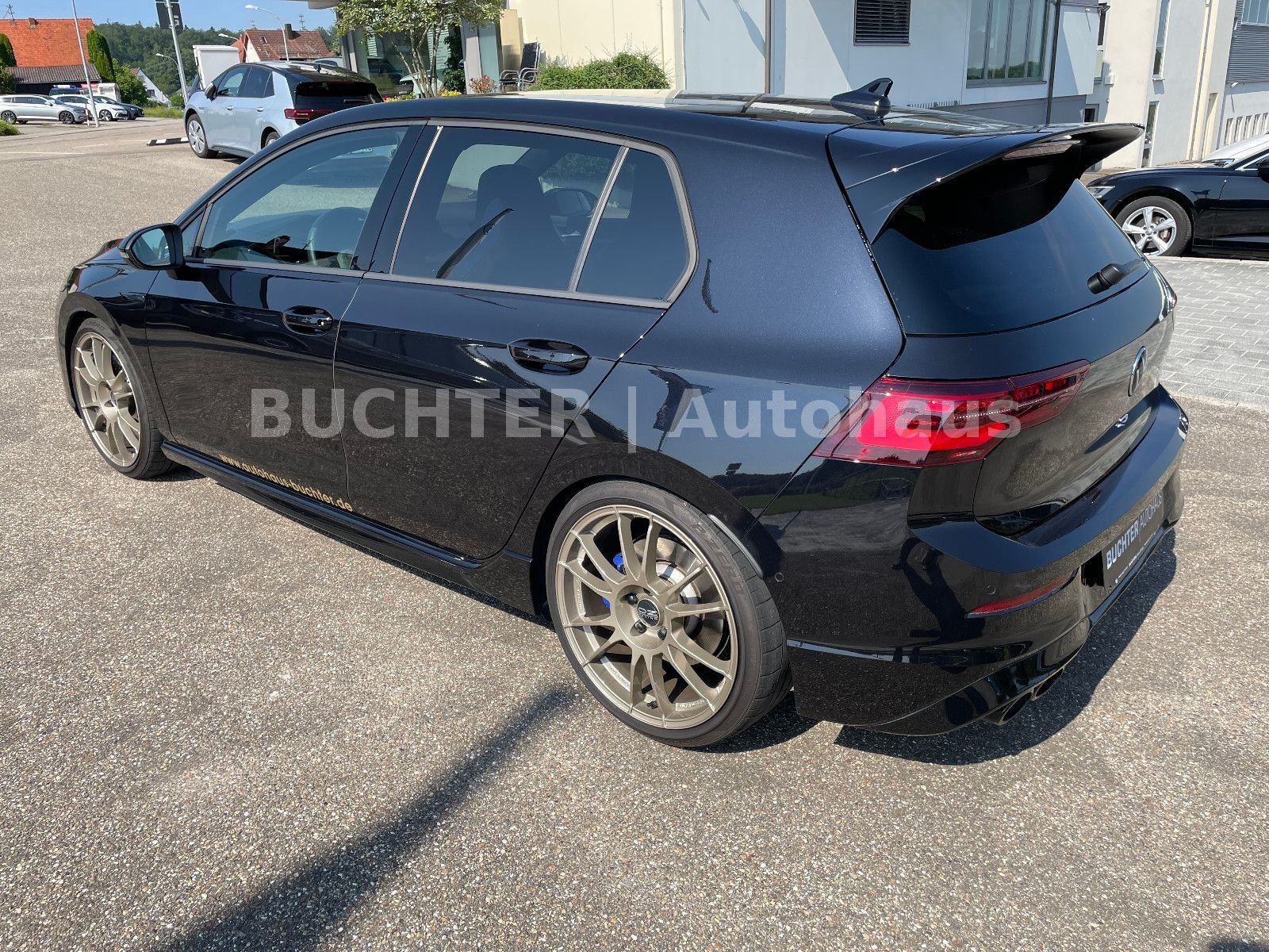 Volkswagen Golf 8 R Performance - Samsaru's Car Outlet