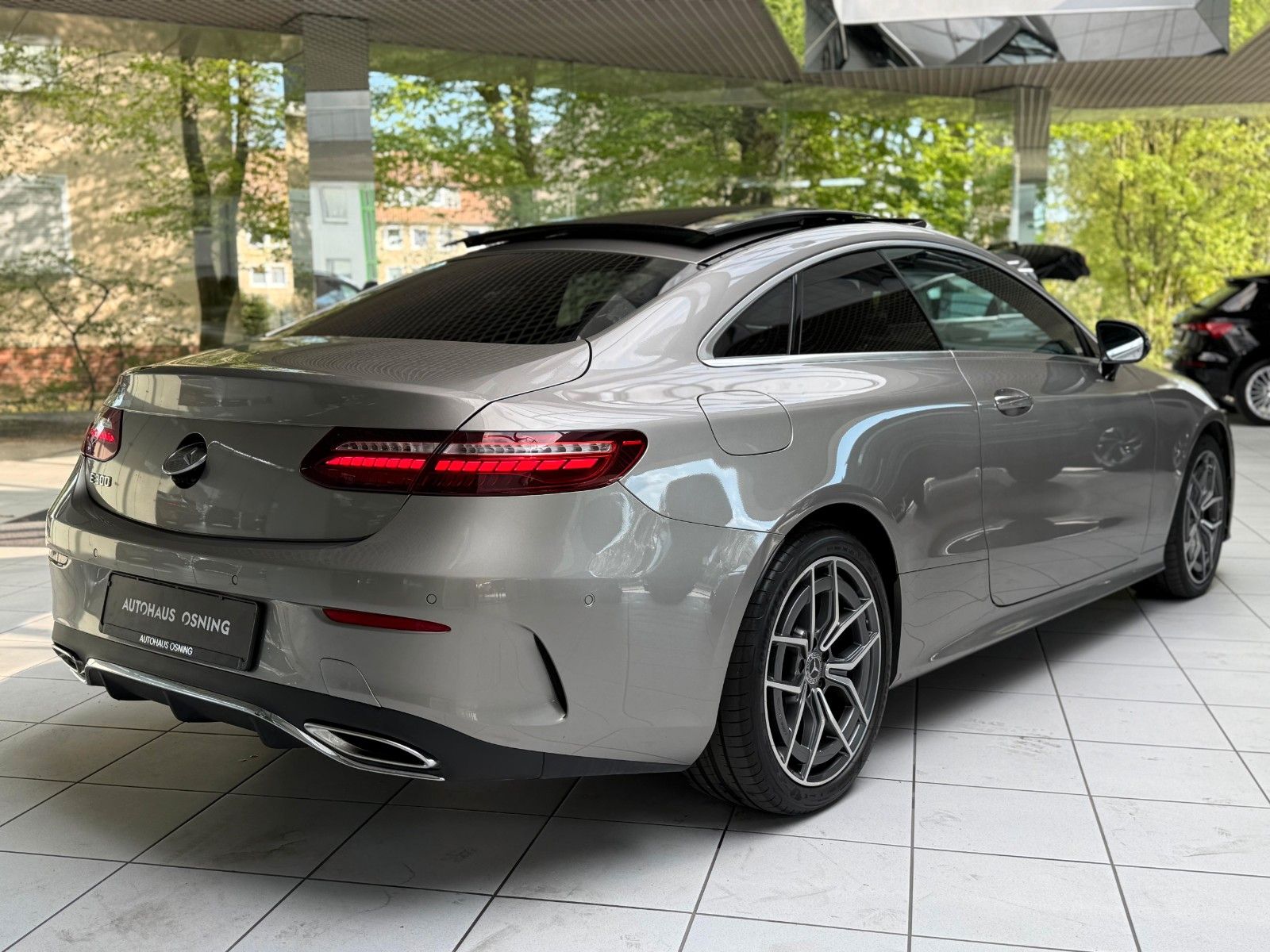 Mercedes-Benz E 300 Coupe AMG - Samsaru's Car Outlet
