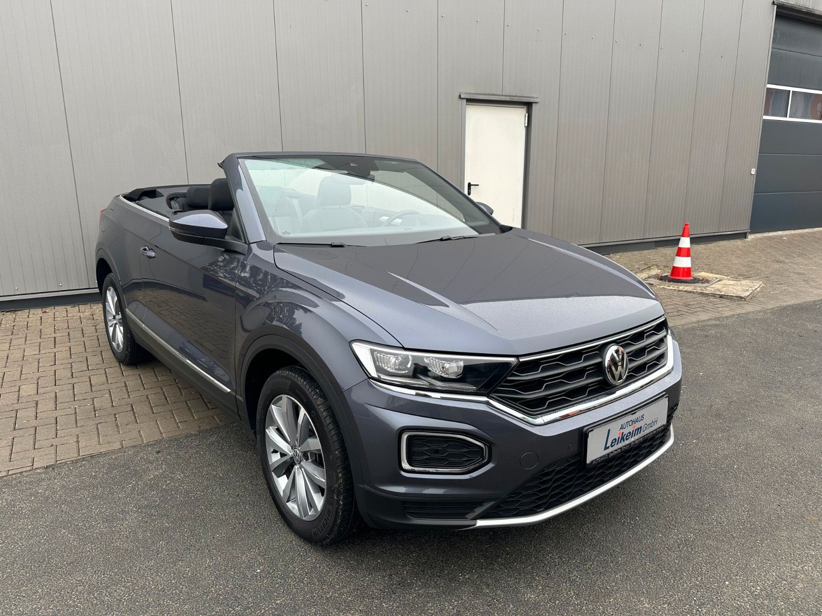 Volkswagen T-Roc 1.5 TSI Cabriolet Style - Samsaru's Car Outlet