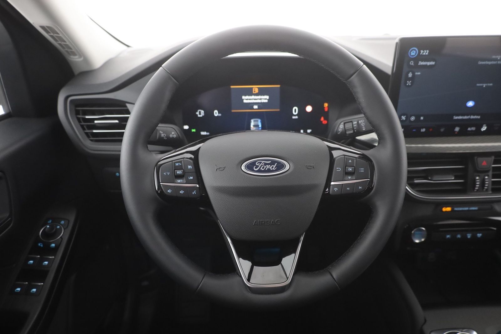 Ford Kuga 1.5 EB Titanium Aut. - Samsaru's Car Outlet