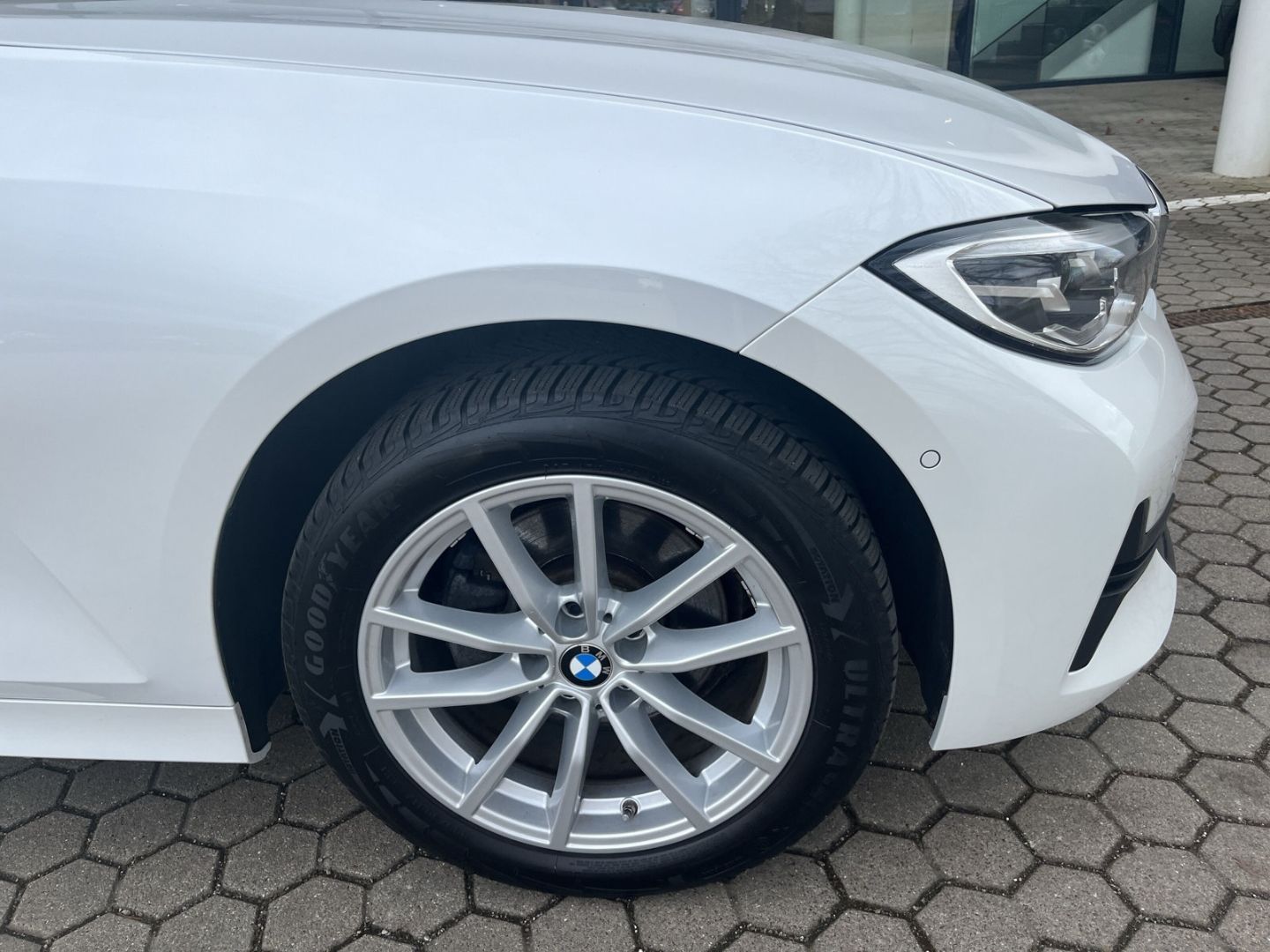 BMW 320 d Sport Line xDrive Limousine/Panodach/Navi