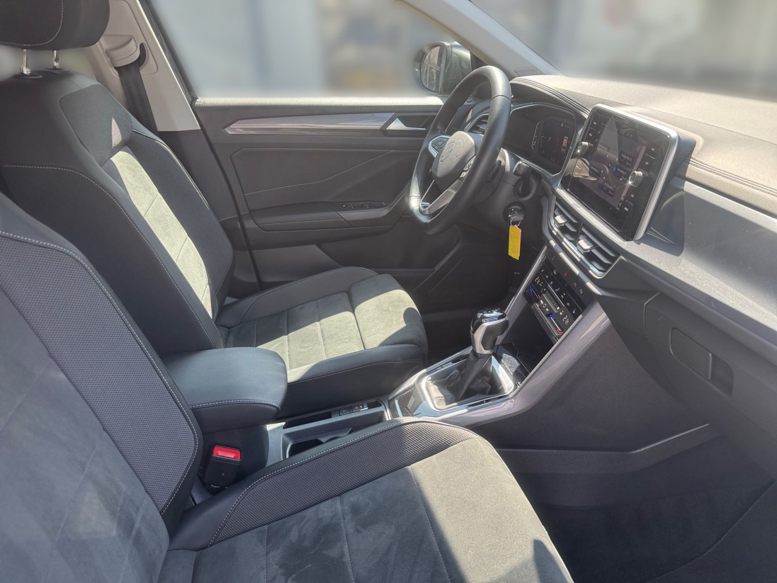 Volkswagen T-Roc 2.0 TDI DSG Style - Samsaru's Car Outlet