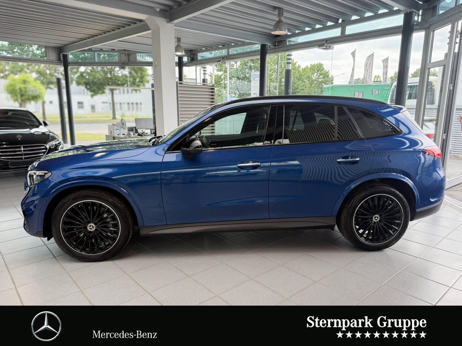Mercedes-Benz GLC 300 4M AMG*Std-Hzg*AHK*Night*Burm3D*Pano*20"