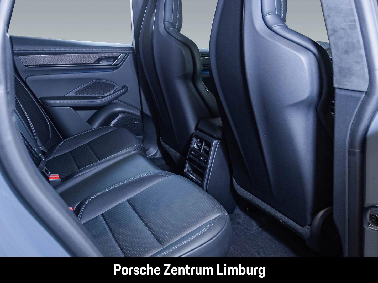 Porsche Macan Turbo BOSE Panoramadach Luftfederung LED