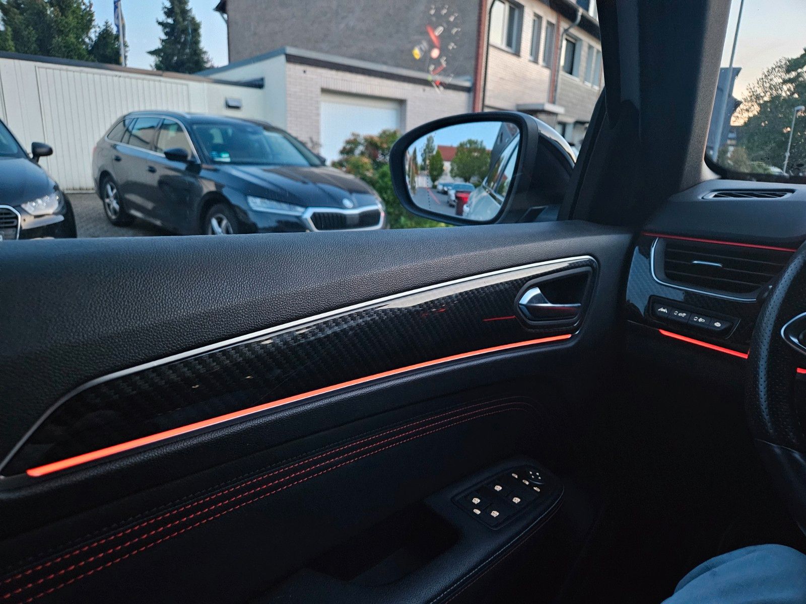 Renault ARKANA 1.3 TCE R.S. LiNE AUT BENZIN/HYBRID - Samsaru's Car Outlet