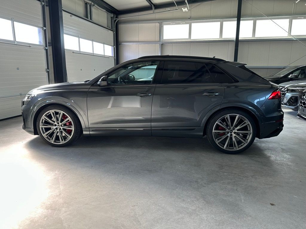 Audi Q8 SUV 55 TFSIe qu. S-line - Samsaru's Car Outlet