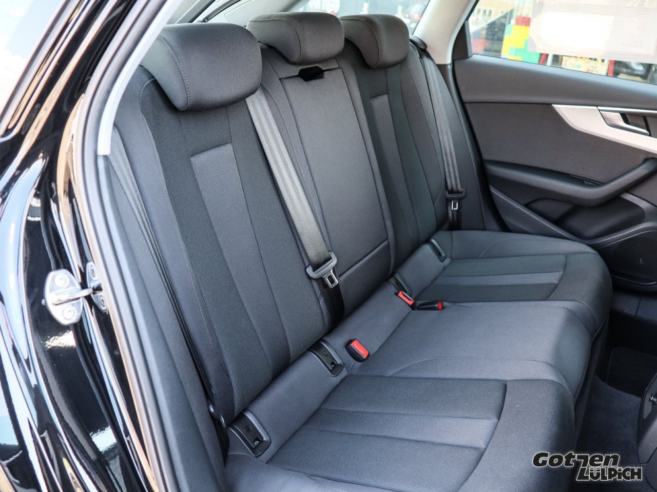 Audi A4 Avant 35 TDI advanced - Samsaru's Car Outlet