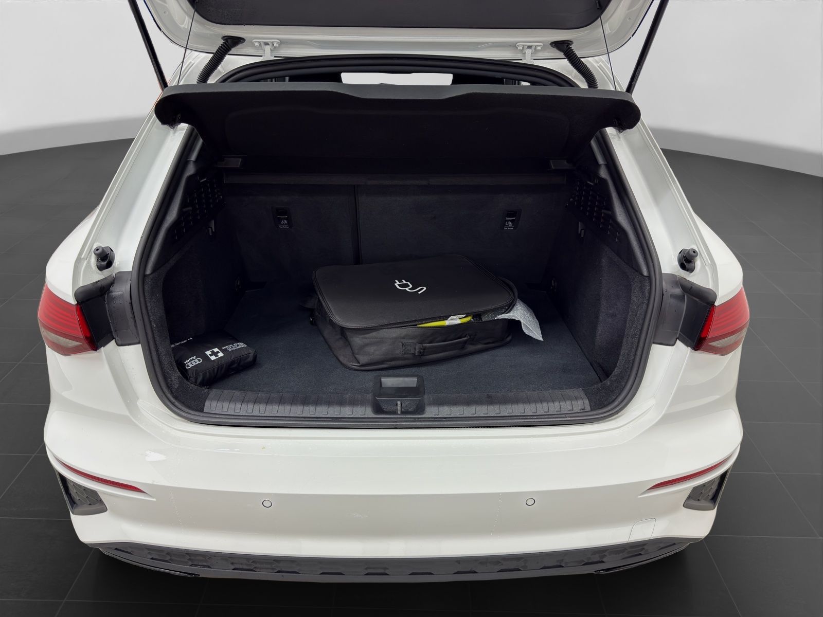 Audi A3 Sportback 45 TFSI e S LINE NAVI KAMERA LM