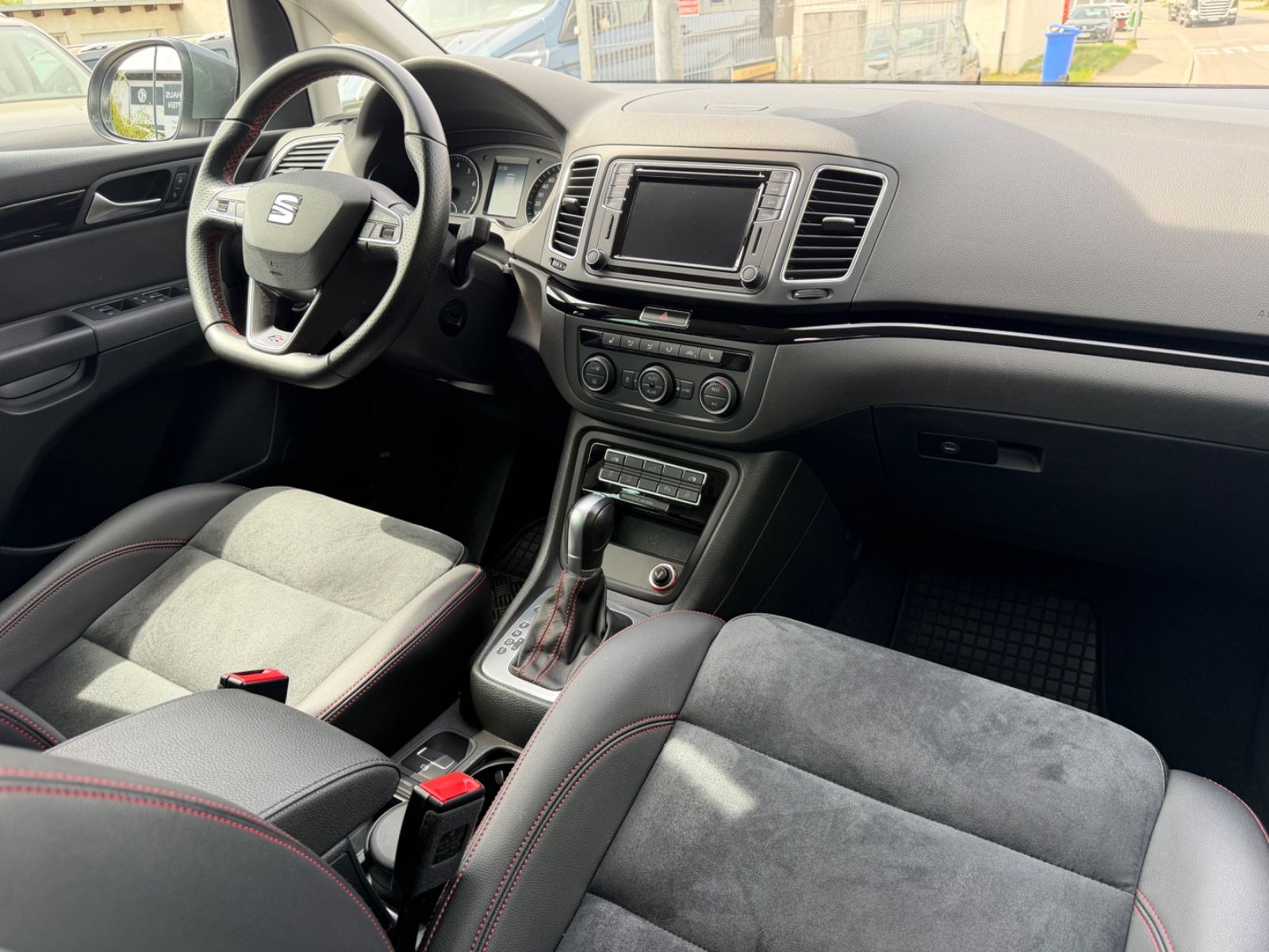 Seat Alhambra 1.4 TSI FR-Line DSG NAVI/ACC/AHK/1.Hd