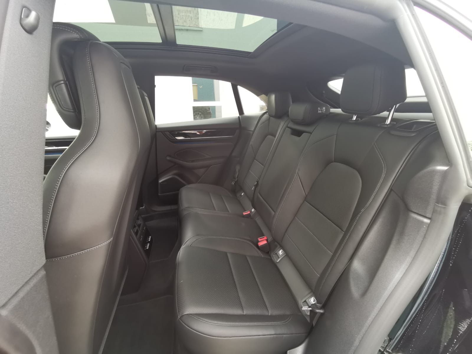 Porsche Macan - Samsaru's Car Outlet