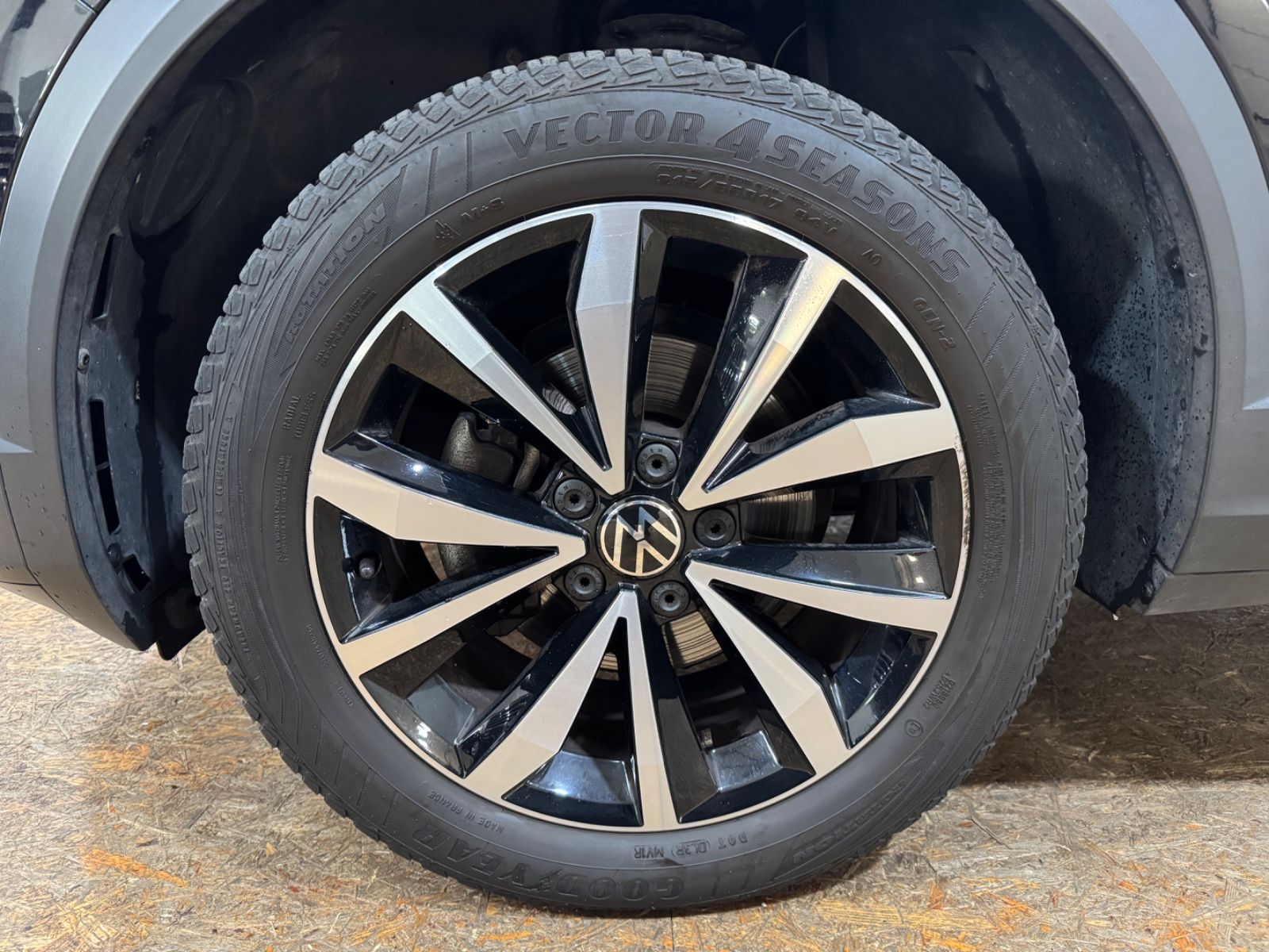 Volkswagen T-Roc Style 1.5 TSI - Samsaru's Car Outlet
