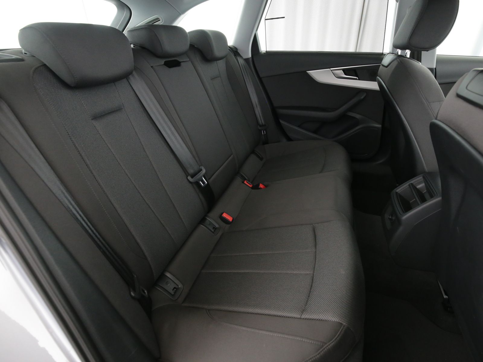 Audi A4 Avant 35 TDI S tronic - Samsaru's Car Outlet