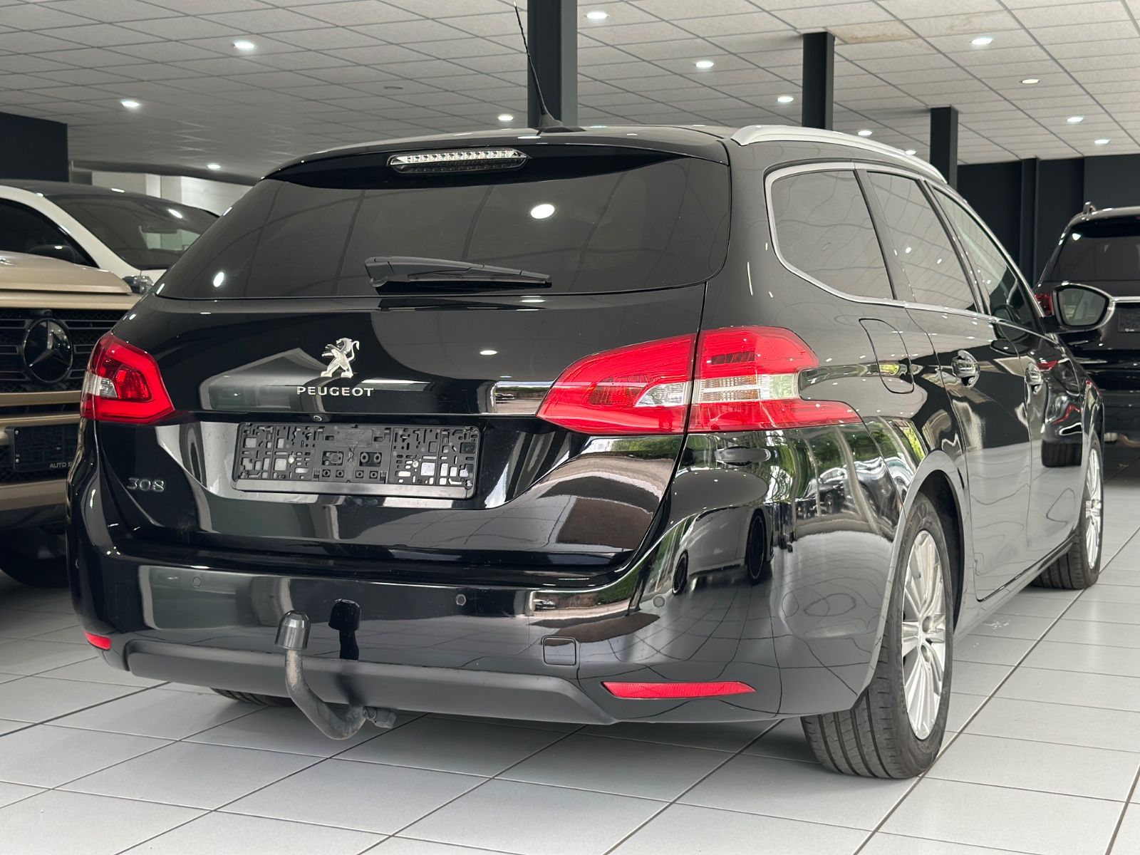 Peugeot 308 SW Allure - Samsaru's Car Outlet