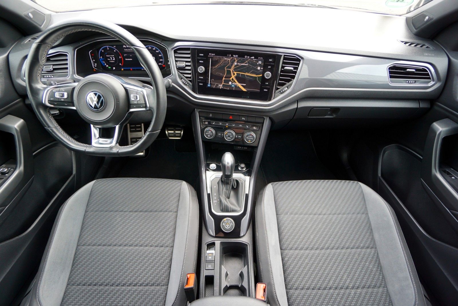 Volkswagen T-Roc 4Motion 2.0 TDI R-Line - Samsaru's Car Outlet