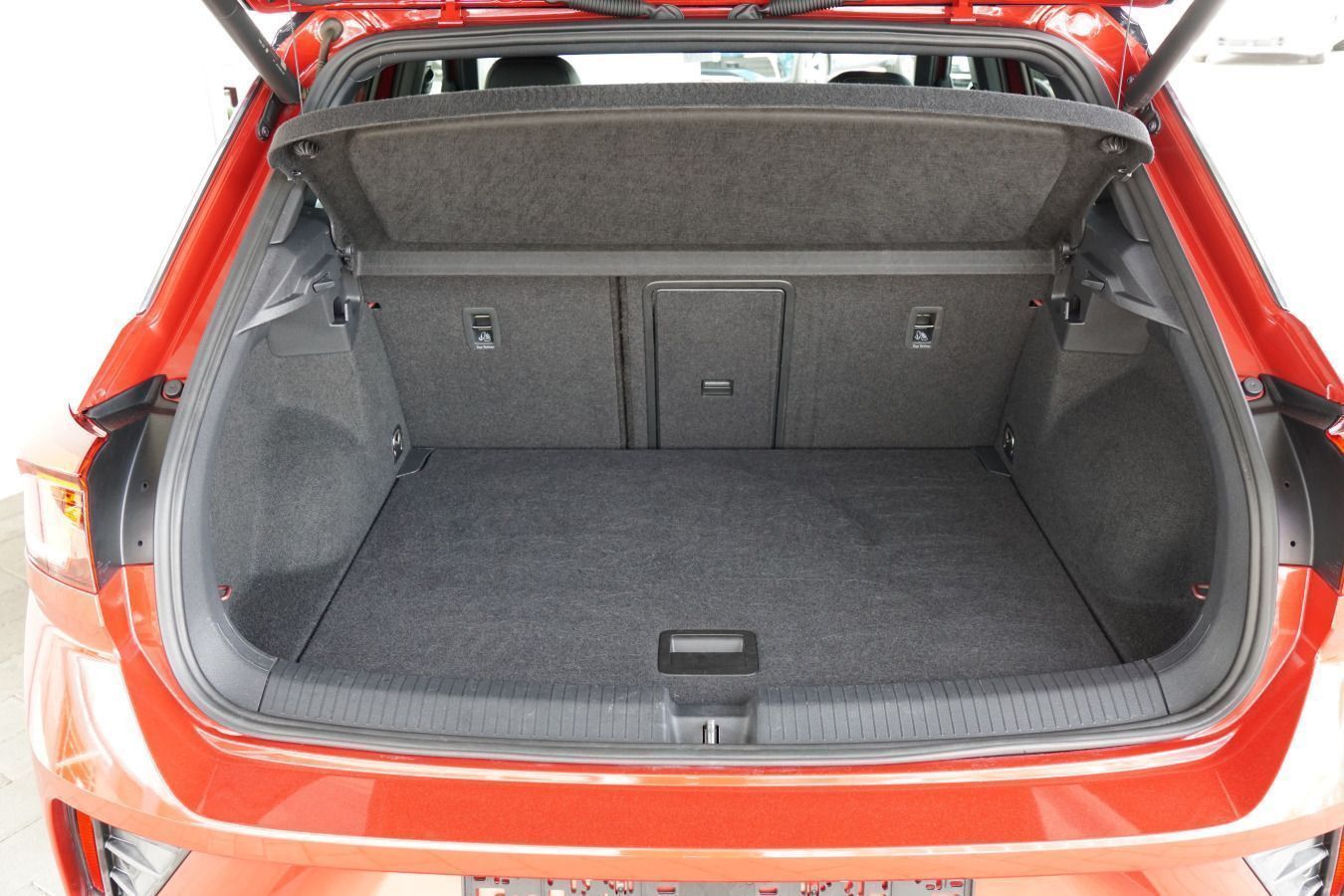 Volkswagen T-Roc R-Line 2.0 TSI DSG 4MOTION - Samsaru's Car Outlet