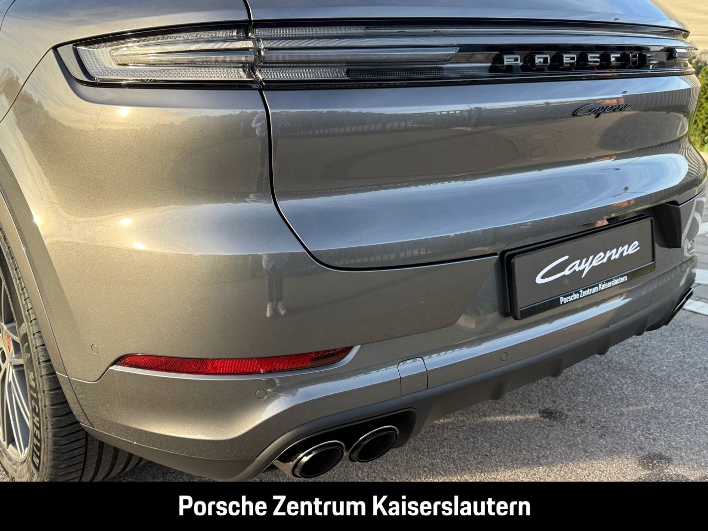 Porsche Cayenne E-Hybrid Black Edition HA-Lenkung 21-Zol