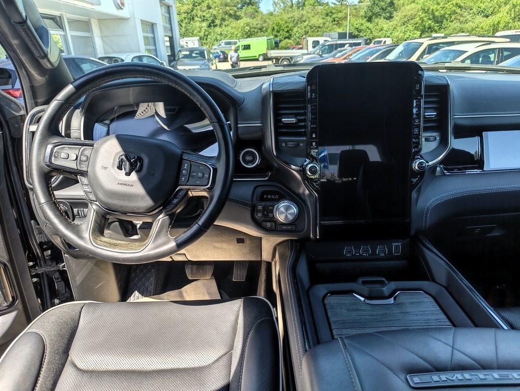 Dodge RAM 1500 Limited Night 3.0 l I6 HO 100