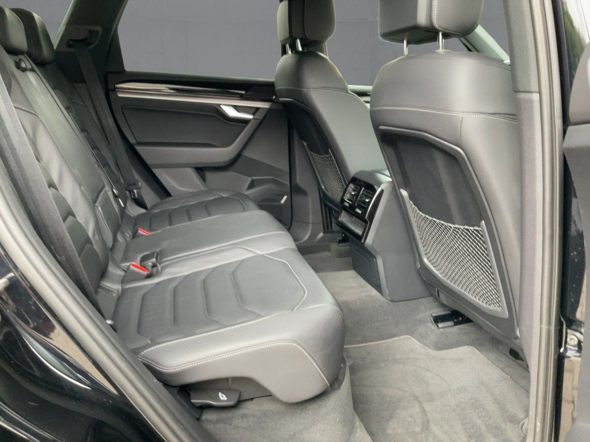 Volkswagen Touareg 3.0 TDI 4M R-LINE - Samsaru's Car Outlet