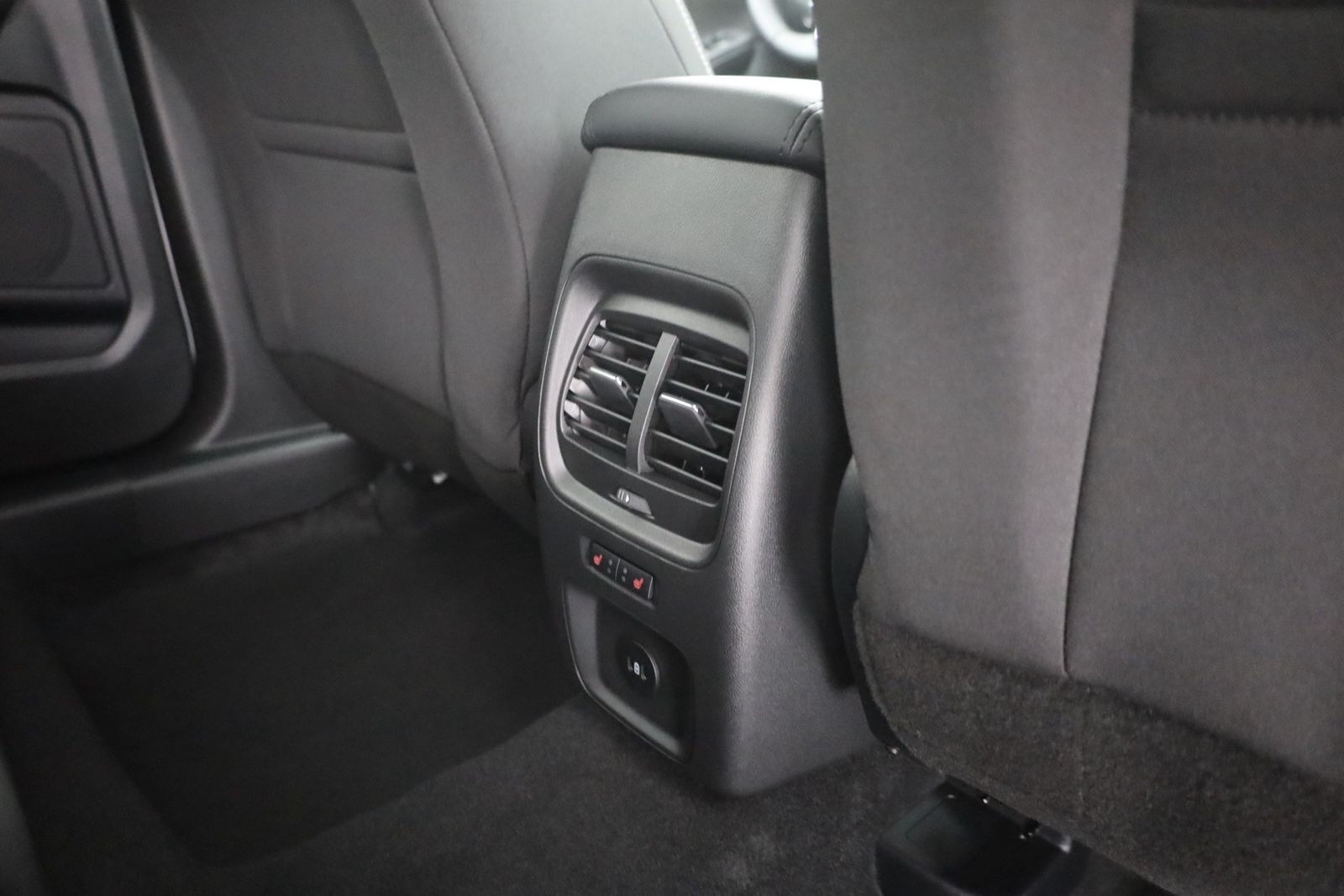 Ford Kuga 1.5 EB Titanium - Samsaru's Car Outlet