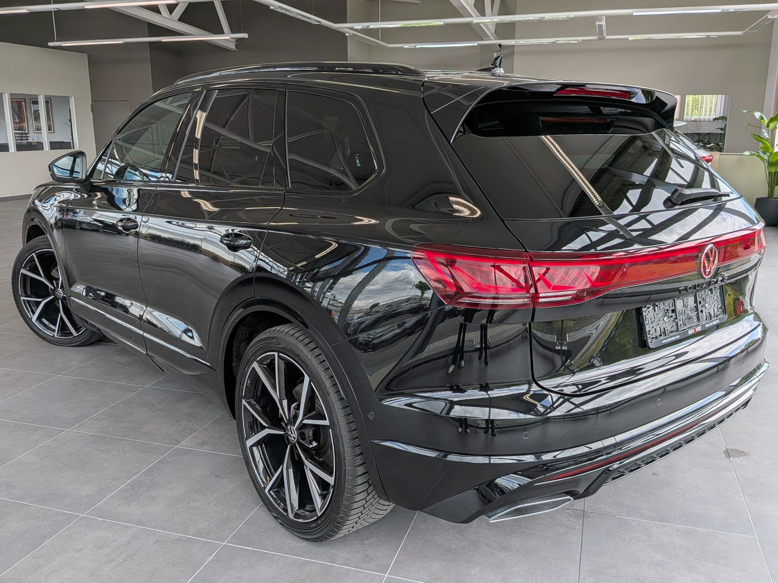 Volkswagen Touareg 3.0TDI 4M R-Line VOLL Black 22" UPE 114T