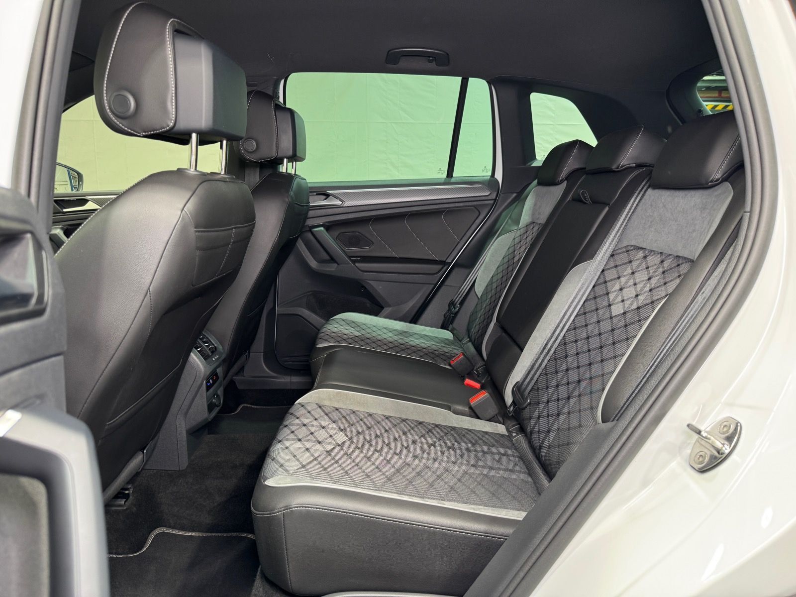 Volkswagen Tiguan R-Line 2.0 TDI DSG - Samsaru's Car Outlet