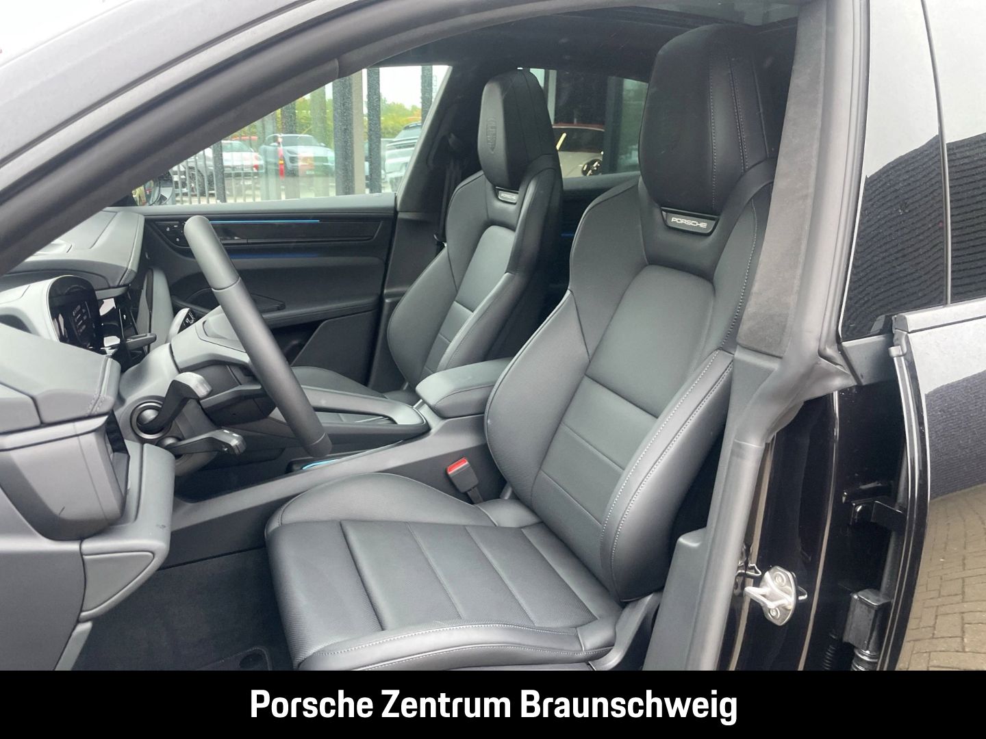 Porsche Macan Turbo BOSE Luftfederung Panoramadach LED