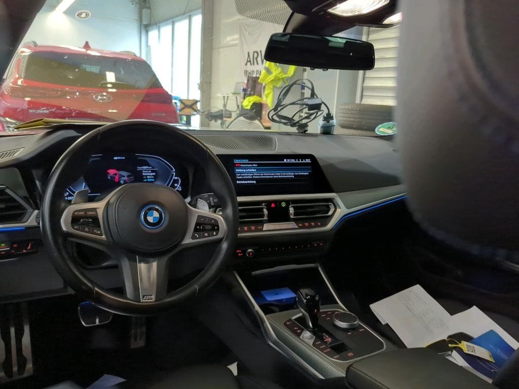 BMW 330e xDrive M Sport - Samsaru's Car Outlet