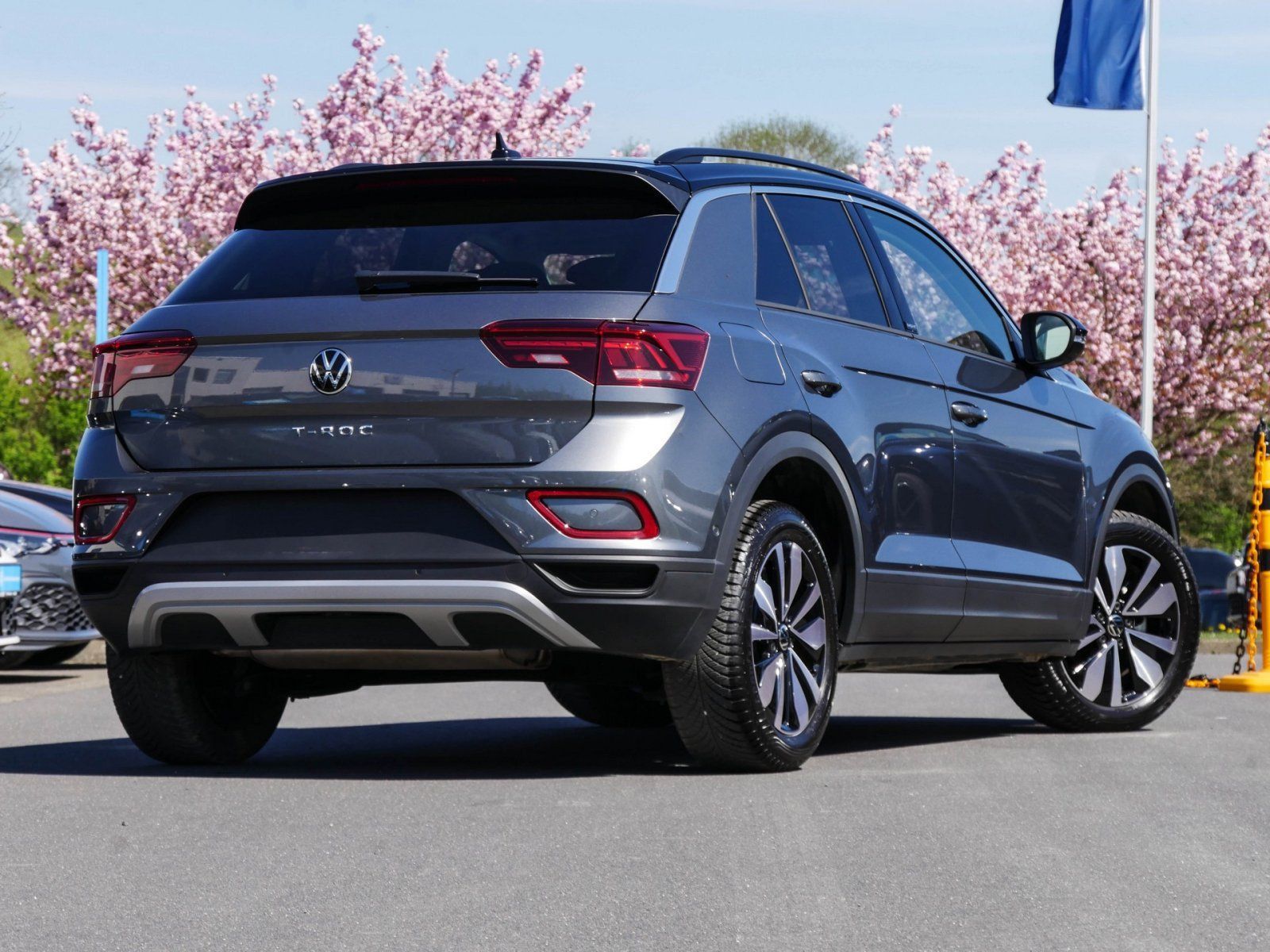 Volkswagen T-Roc MOVE 1.0 TSI - Samsaru's Car Outlet