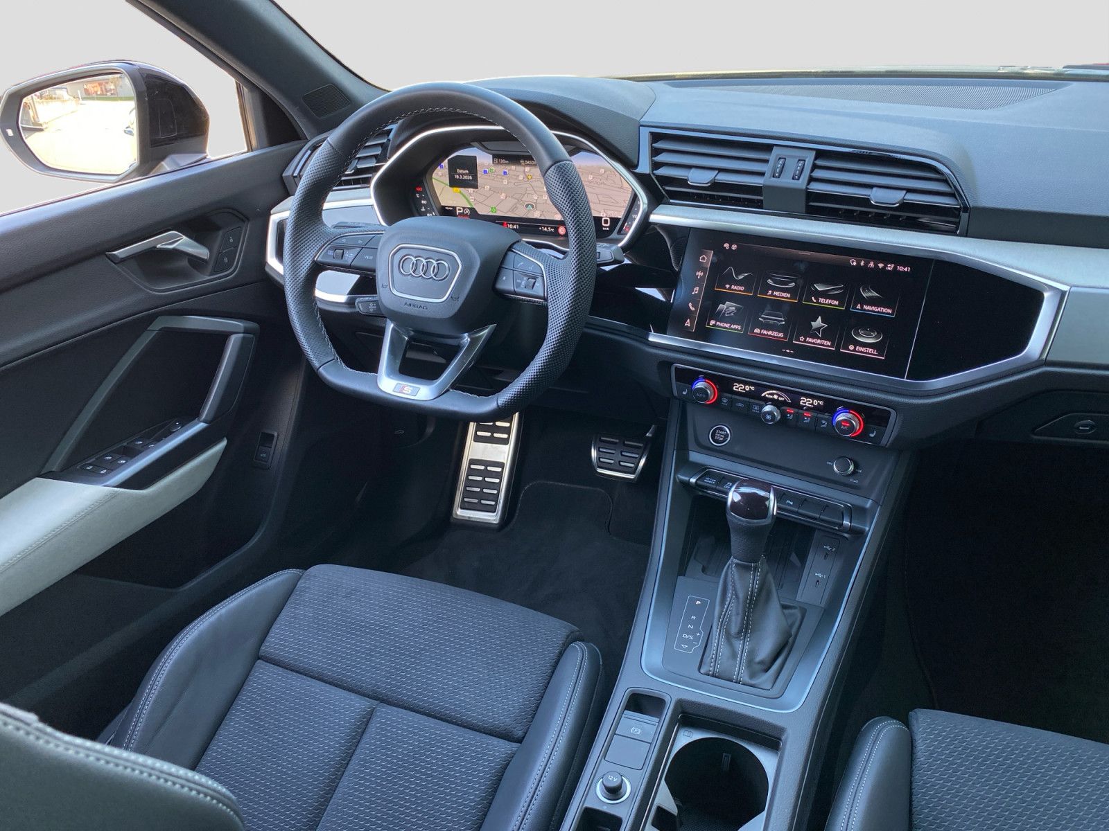 Audi Q3 Sportback 35TDI S-trc S line AHK LED Navi CAM