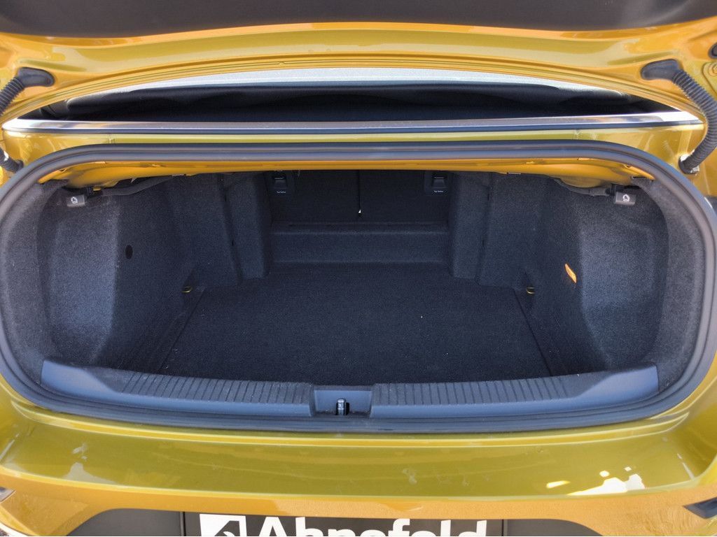 Volkswagen T-Roc Style - Samsaru's Car Outlet