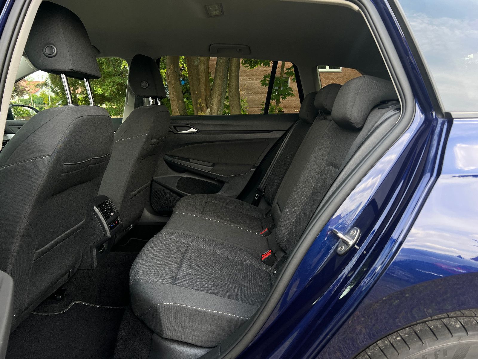 Volkswagen Golf VIII R-Line - Samsaru's Car Outlet