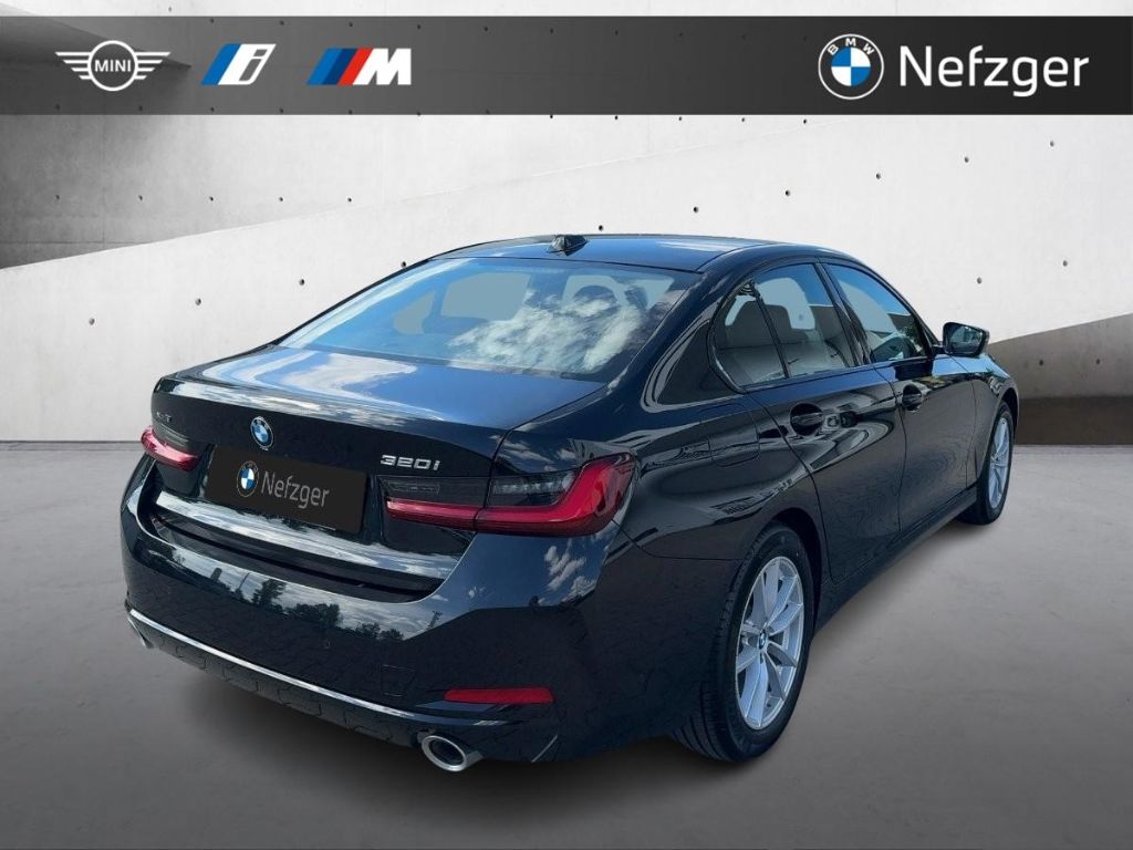 BMW 320 i xDrive Limousine LED RFK LED Ambiente