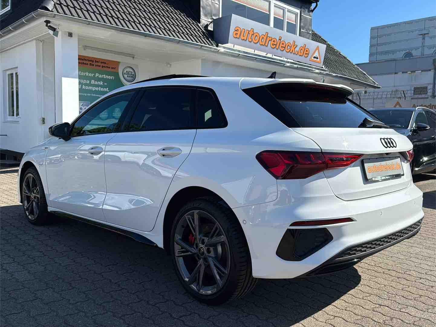 Audi A3 45 TFSIe 2x S line ACC BLACK HuD PANO RAUTE