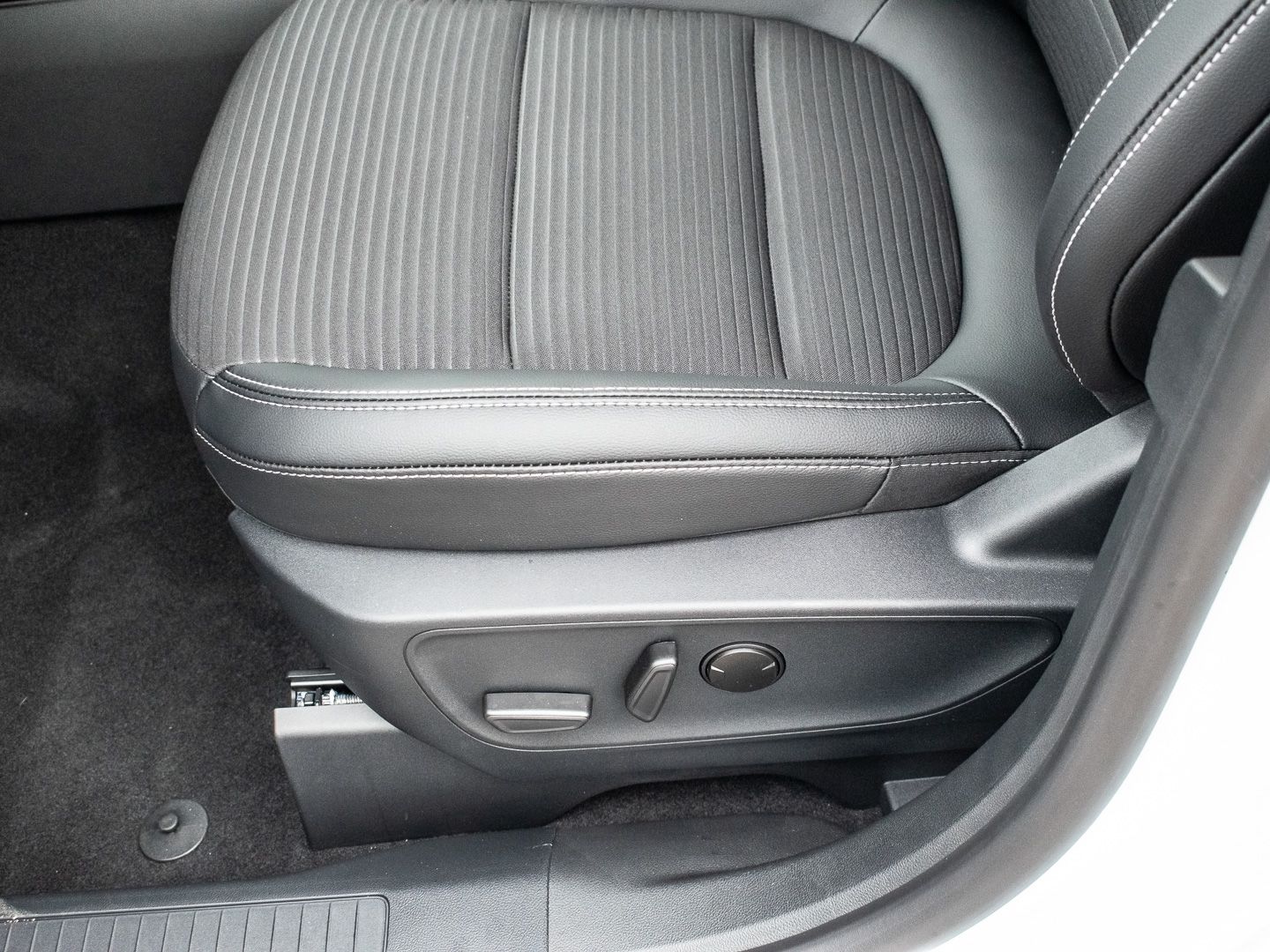 Ford Kuga Hybrid Titanium X FHEV - Samsaru's Car Outlet
