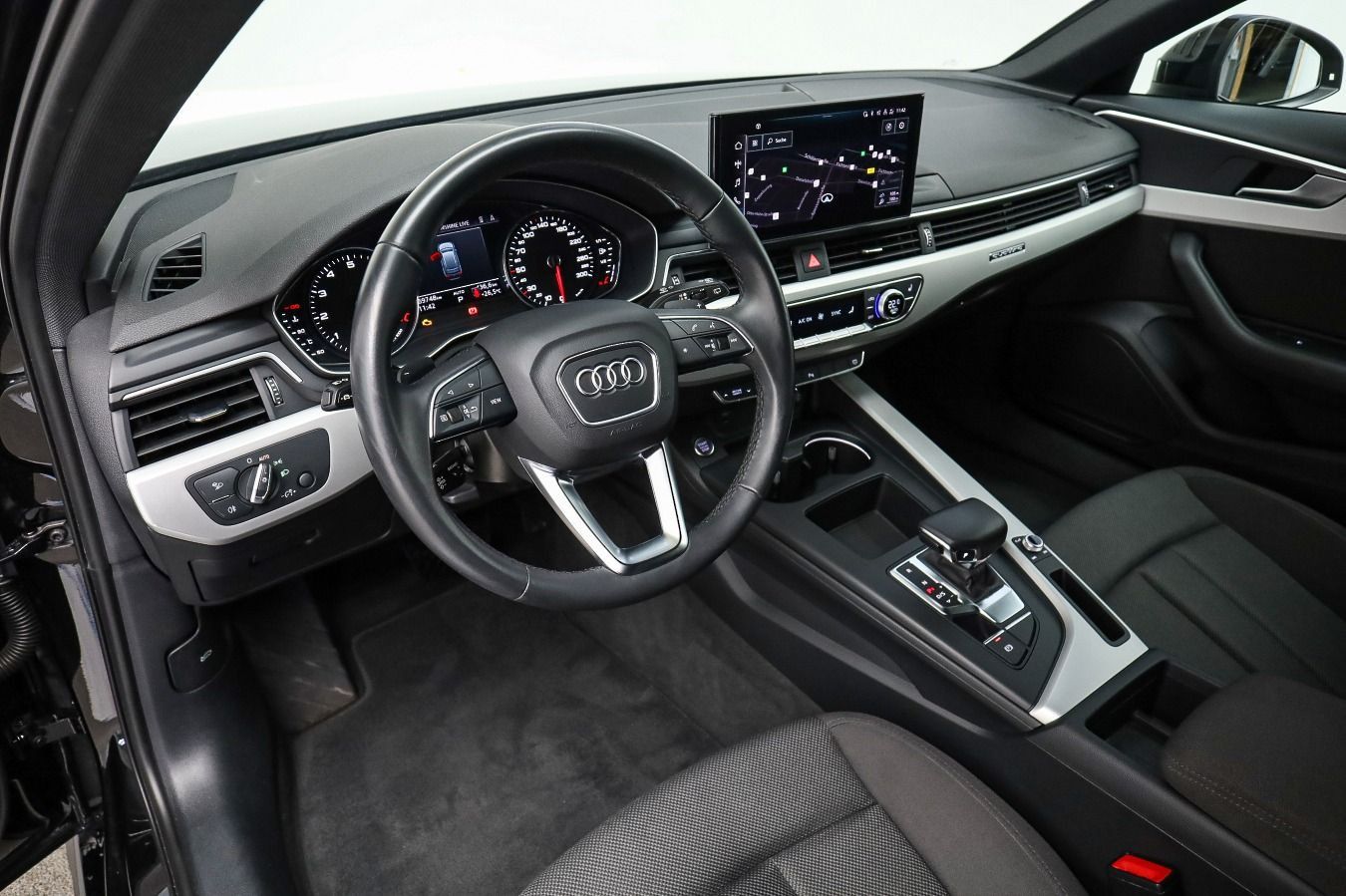 Audi A4 Avant Advanced 45 TFSI qu. - Samsaru's Car Outlet