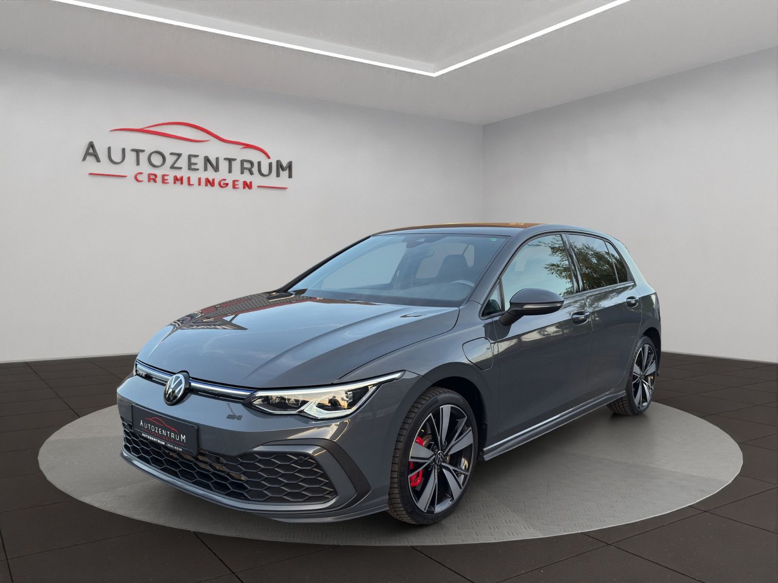 Volkswagen Golf VIII 1.4 TSI GTE DSG - Samsaru's Car Outlet